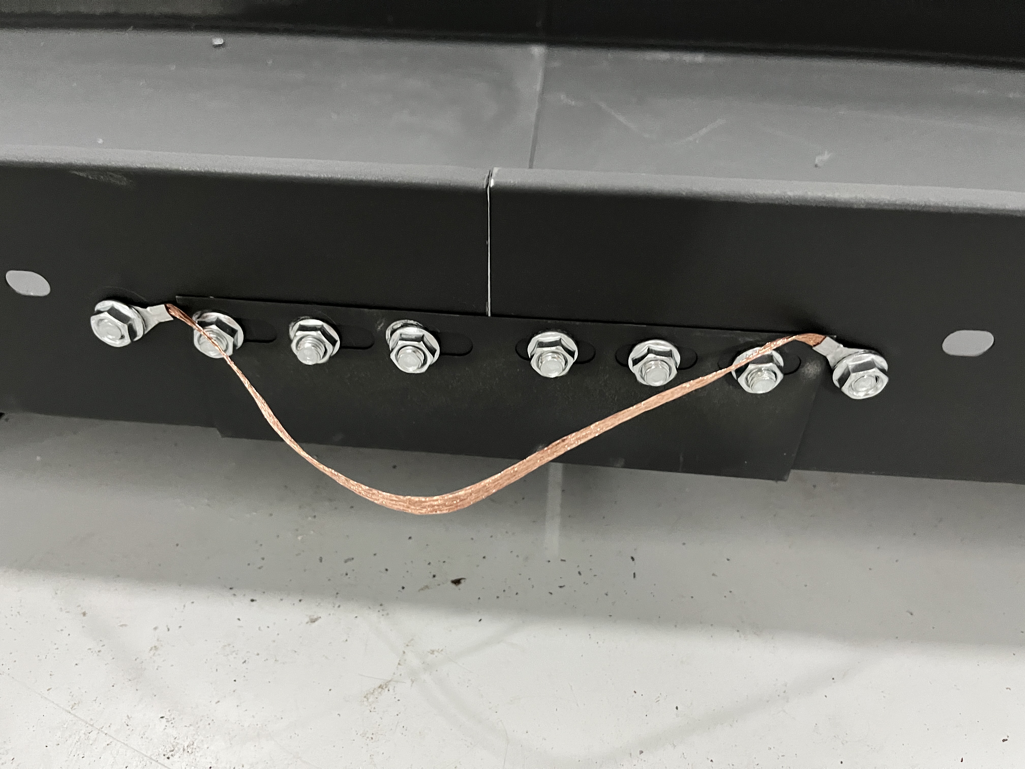 分管桥架的跨接线工作